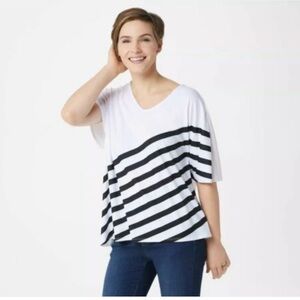 NWOT ELIZABETH & CLARK V-Neck Striped Black/White Tunic Top W/ Asymmetric Hem